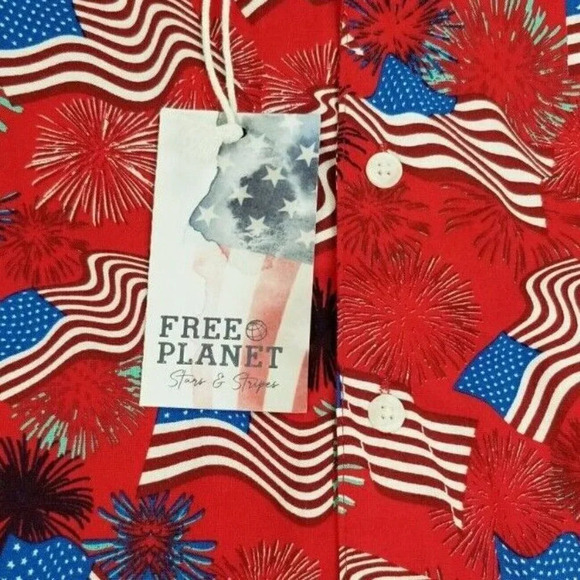 Free Planet Small Stars and Stripes Red American Flag Fireworks Mens Rayon Shirt - Picture 4 of 10
